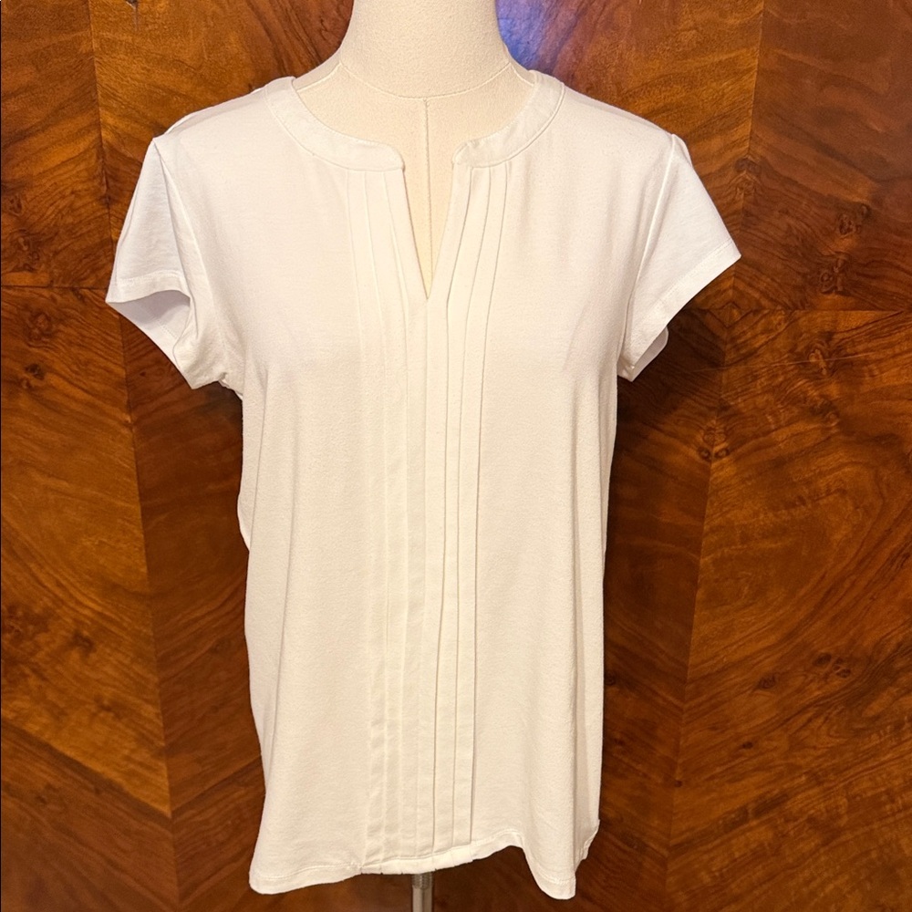 Short-Sleeve White Pleated Front Tee